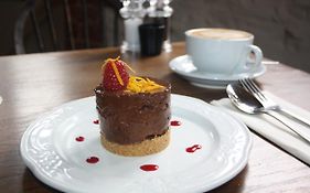 The Three Horseshoes